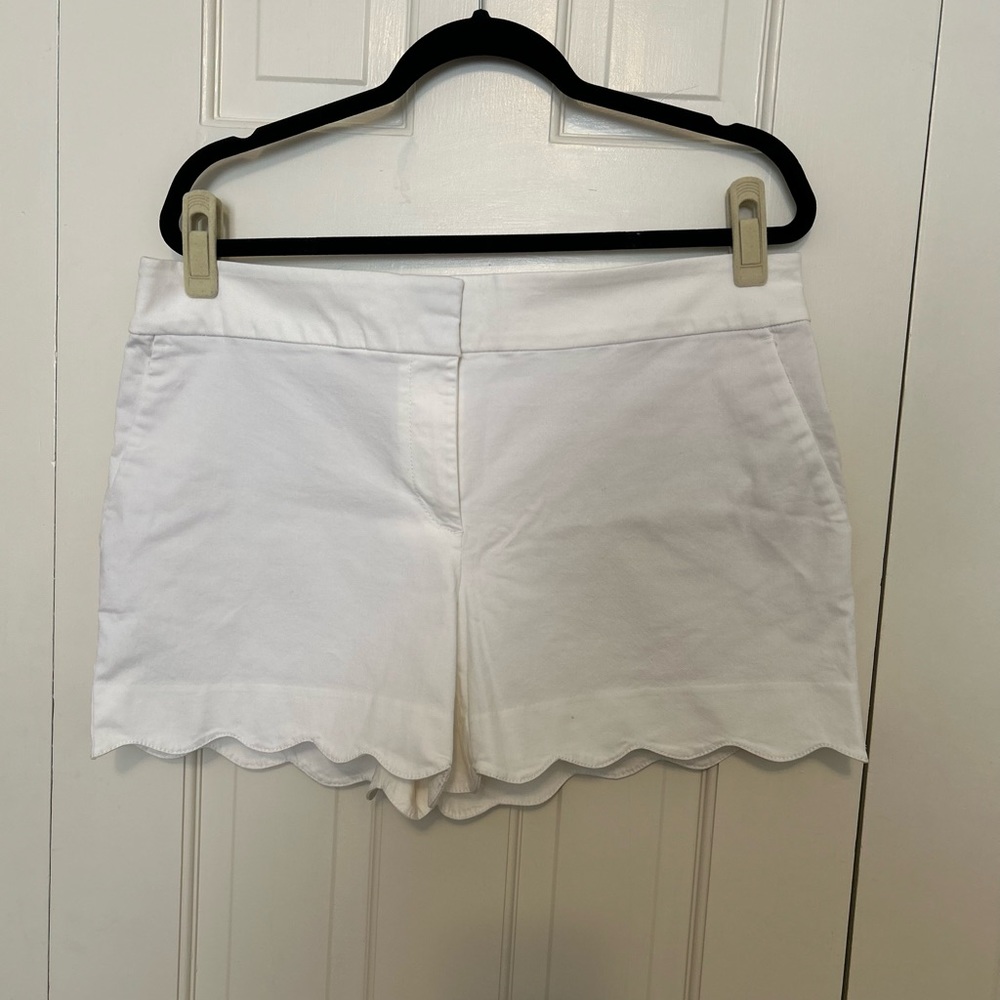 Loft scalloped Riviera chino shorts 4” inseam